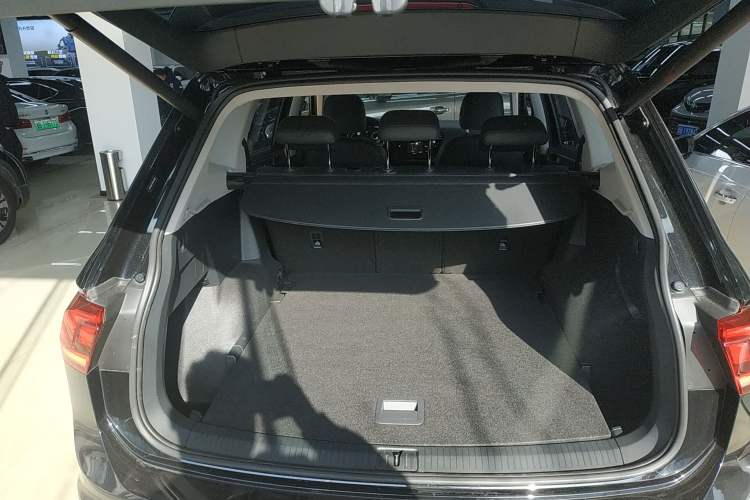 Used Volkswagen Tiguan L 2021 330TSI Automatic Two-Wheel Drive R-Line Enhanced Edition
