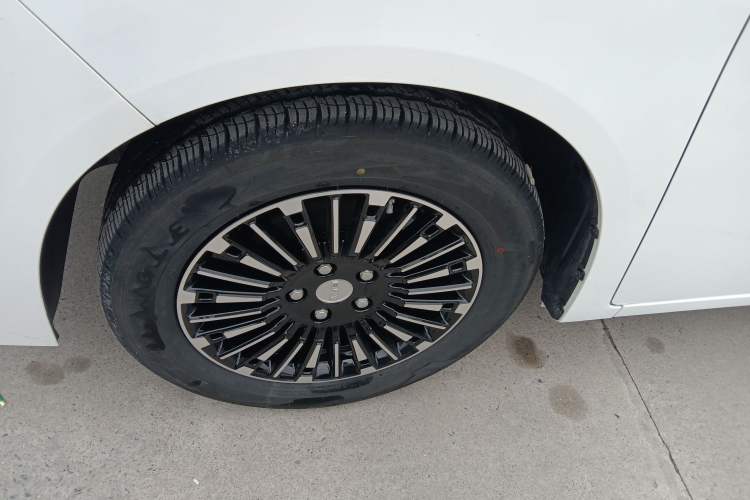 Used BAW Ruisheng Ace M7 2023 2.0L Automatic Long Wheelbase Enjoyment Version 7 Seats Left Front Wheel Hub