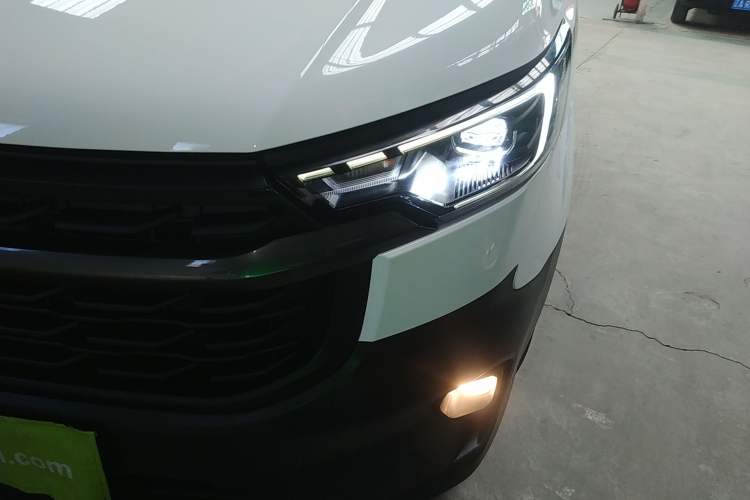 Used Ford Transit 2023 2.0T Diesel Manual Multifunction Commercial Vehicle Short Wheelbase Low Roof 5/6 Seats
