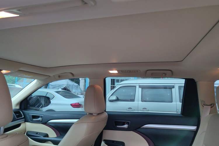 Used Toyota Highlander 2015 2.0T Four-Wheel Drive Luxury Navigation Version with 7 Seats Headliner