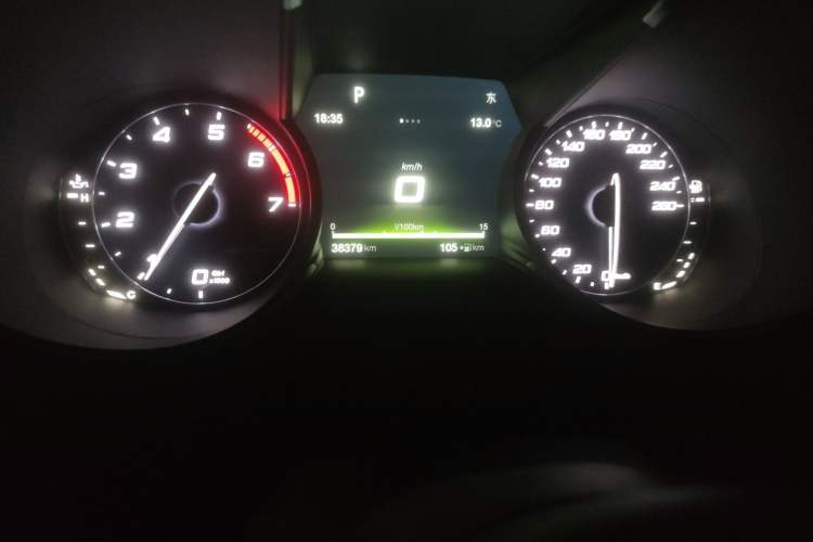 Used Alfa Romeo Giulia 2017 2.0T 200HP Luxury Edition Odometer Close Up