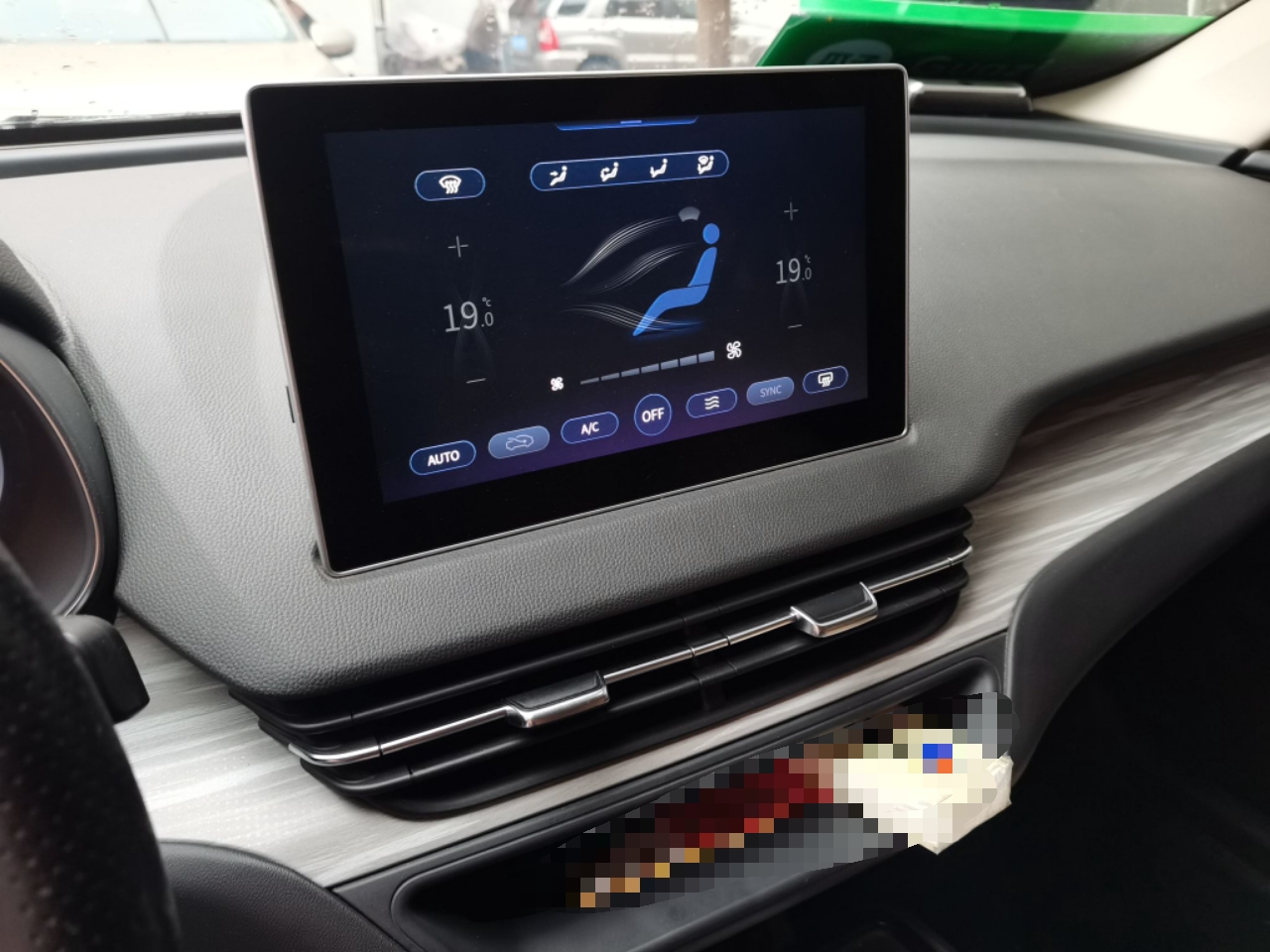 Hongqi E-QM5 2024 610 km PLUS — снимка 13