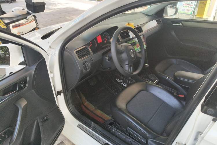 Used Volkswagen Santana 2015 1.6L Automatic Comfort Edition
