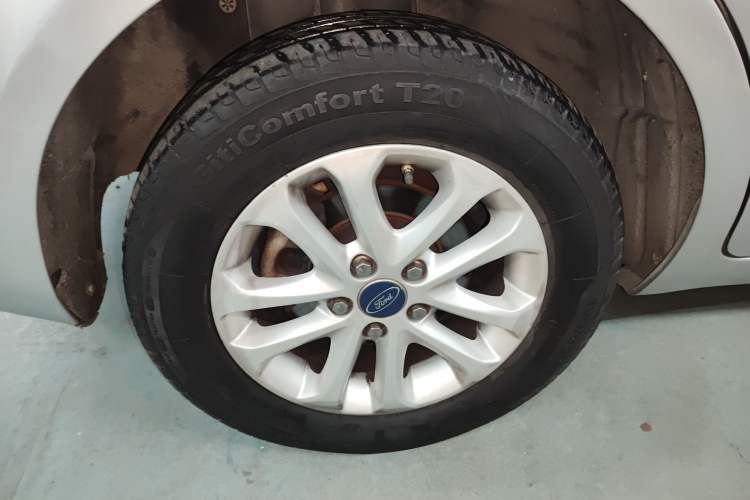 Used Ford Focus 2013 Sedan Classic 1.8L Manual Base Model Right Rear Wheel Hub