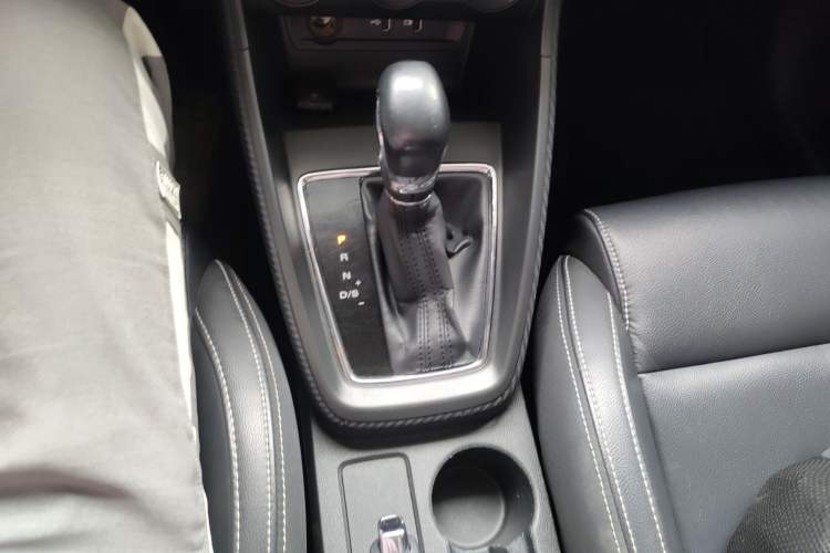 Used MG ZS 2017 1.5L Automatic Luxury Edition Gear Lever