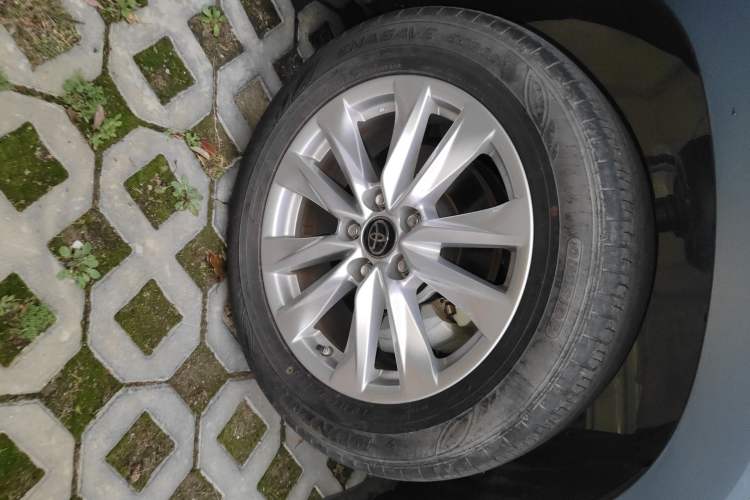 Used Toyota Corolla Cross 2022 2.0L Pioneer Edition Right Front Wheel Hub