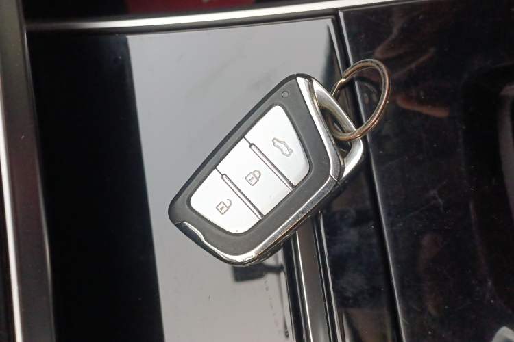 Used SOL X8 2021 300T DCT Leading Smart Connectivity Version 7 Seats