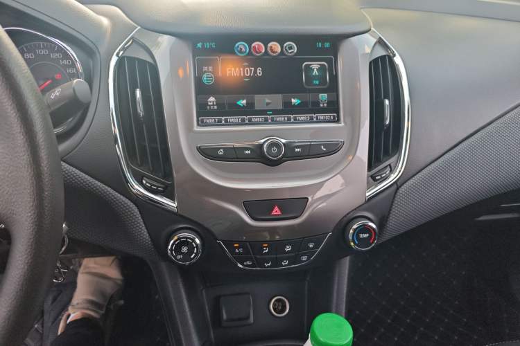 Used Chevrolet Cruze 2017 1.5L Automatic Pioneer Sunroof Edition
