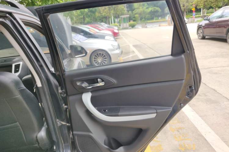 Used CHANGAN CS35 2015 1.6L Automatic Luxury Model China V Standard
