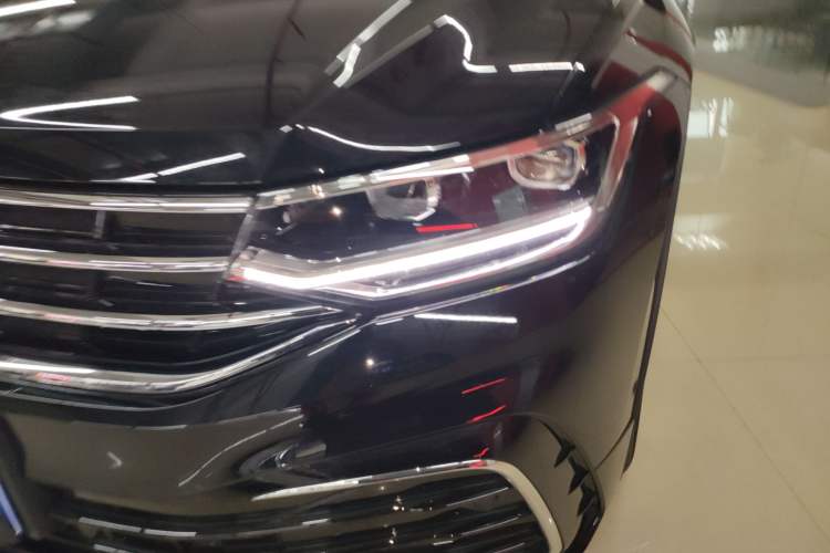 Used Volkswagen Tiguan L 2025 Model Outstanding Version 330TSI Automatic Two-Wheel Drive R-Line Longyao Edition
