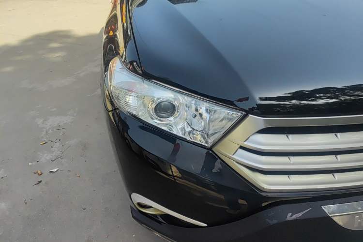 Used Toyota Highlander 2012 2.7L Two-Wheel Drive 7-Seater Elite Edition Right Front Headlight