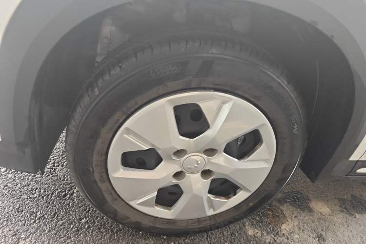 Used Wuling Alvez 2022 1.5L Manual Free-Style Model