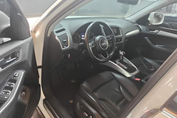 Used Audi Q5 2015 40 TFSI Technology Edition Driver Seat