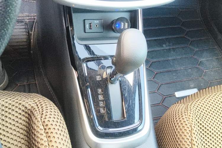 Used Nissan Tiida 2021 1.6L CVT Cool Edition Gear Lever