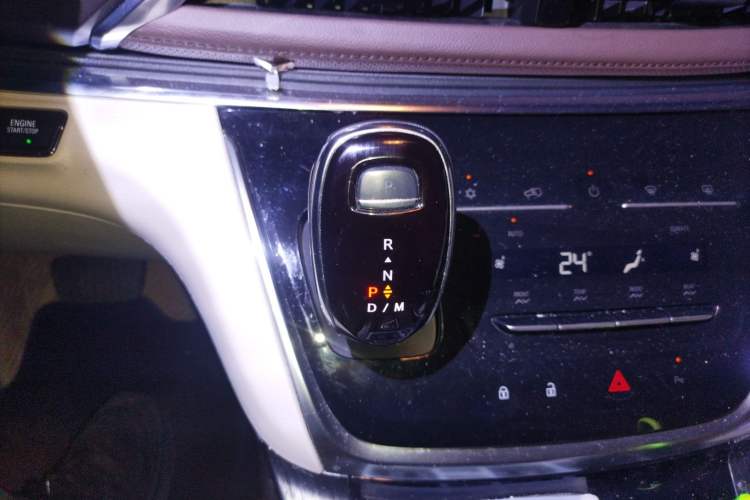 Used Buick GL8 2023 Land Executive Class Comfort Model