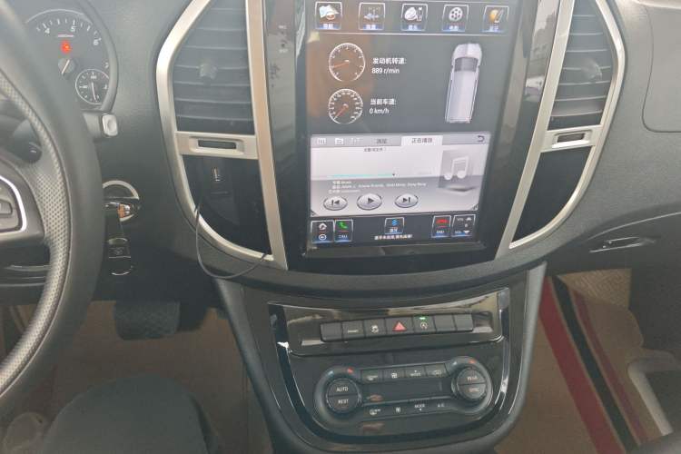 Used Mercedes-Benz Vito 2021 2.0T Elite Version 7 Seats Audio And AC Panel