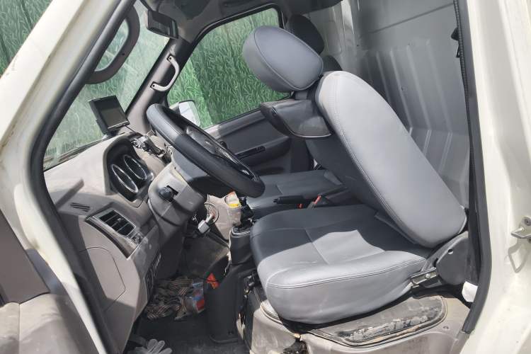 Used Dongfeng Yufeng EM26 2023 High-End Model 41.86 kWh CATL Left Front Seat