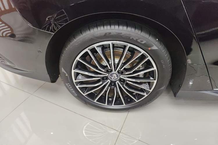 Used BYD Han 2025 DM-i Intelligent Driving Edition 125KM LiDAR Flagship Model Right Rear Wheel Hub