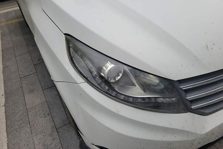 Used Dongfeng Fengon 580 2016 1.8L Manual Comfort Model Right Front Headlight