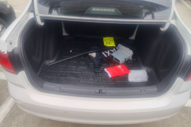 Used Volkswagen Lavida 2013 Revised Version 1.6L Automatic Luxury Edition Trunk