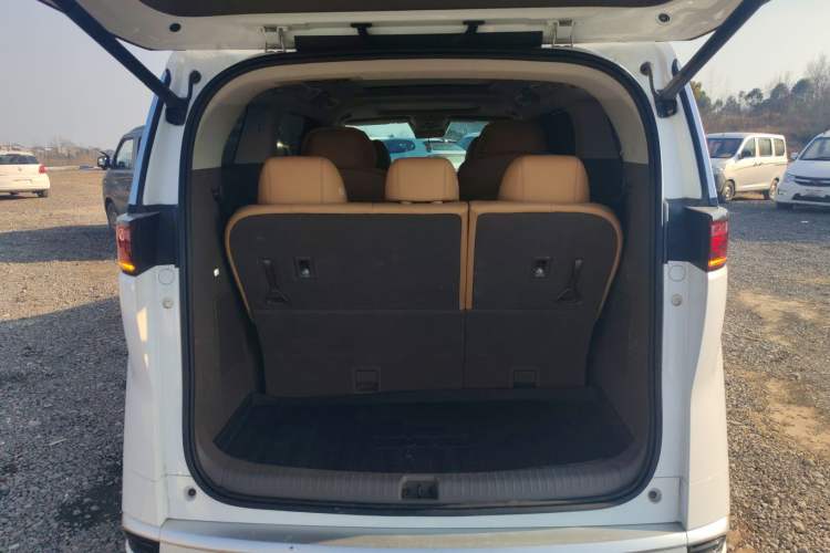 Used Denza D9 2022 DM-i 970 Four-Wheel Drive Prestige Model
