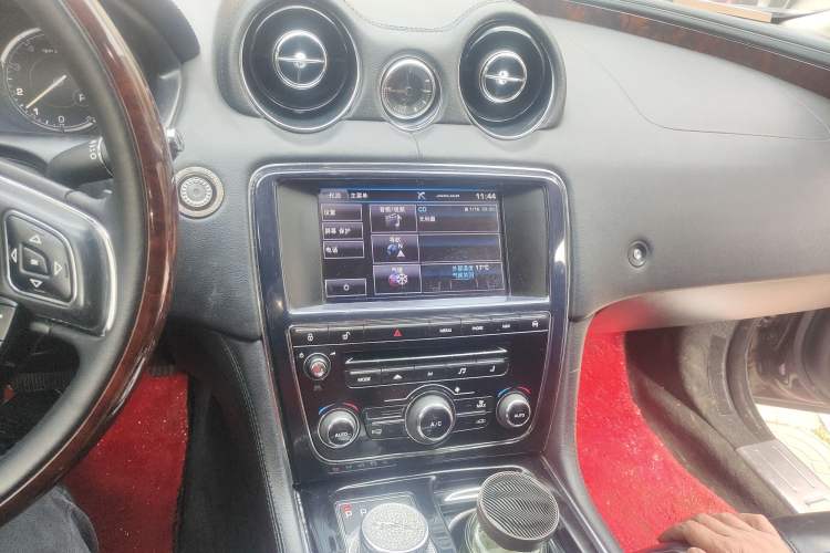 Used Jaguar XJ 2013 XJL 3.0 SC Panoramic Business Edition
