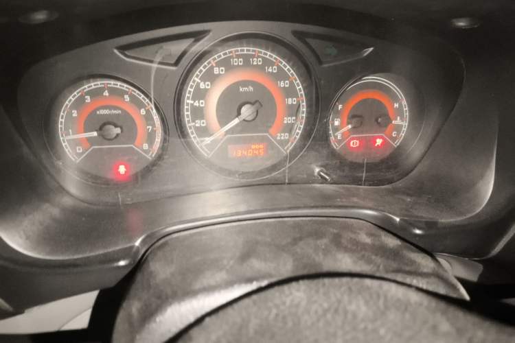 Used Soueast V3 Lingyue 2011 1.5L Manual Flagship Edition Odometer Close Up