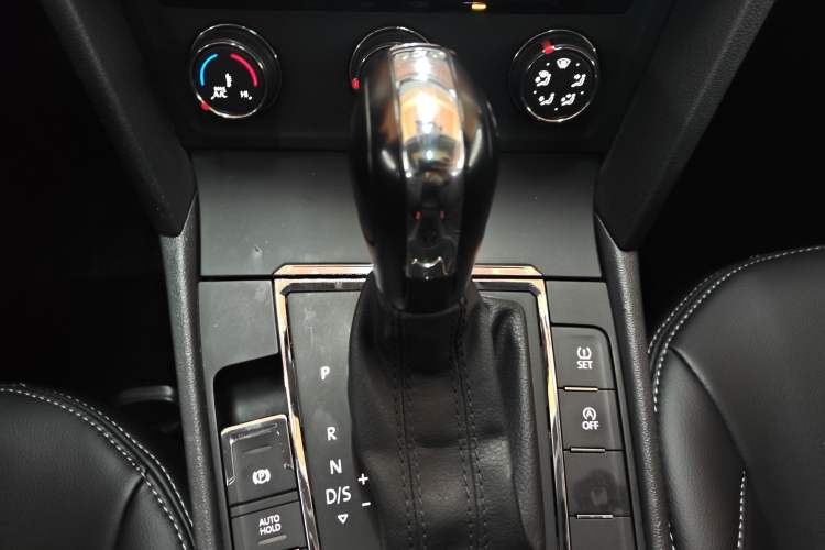 Used Volkswagen Lamando 2017 230TSI DSG Fashion Edition Gear Lever