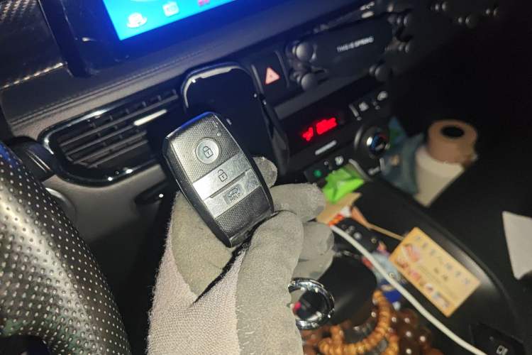 Used Kia KX7 2017 2.0T Automatic 4WD DLX 7-Seater Vehicle Key