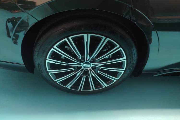 Used Geely Galaxy 8 2025 130km EM-P Starship Edition
