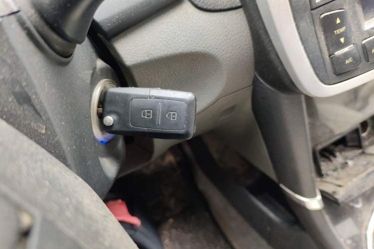 Used Zotye Z300 2014 New Vision 1.5L Manual Fashion Edition Vehicle Key