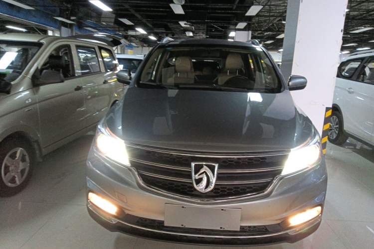 Used Baojun 730 2017 1.5T Manual Fashion Version 7 Seats China V Emission Standard
