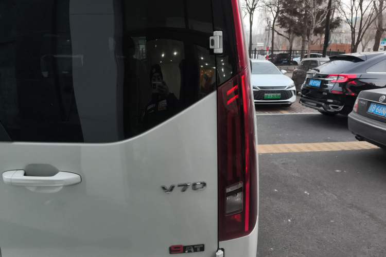 Used SAIC MAXUS Xintu V70 2025 2.0T Automatic Short Wheelbase Ultra-Low Roof Elite Edition – 5/6 Seats
