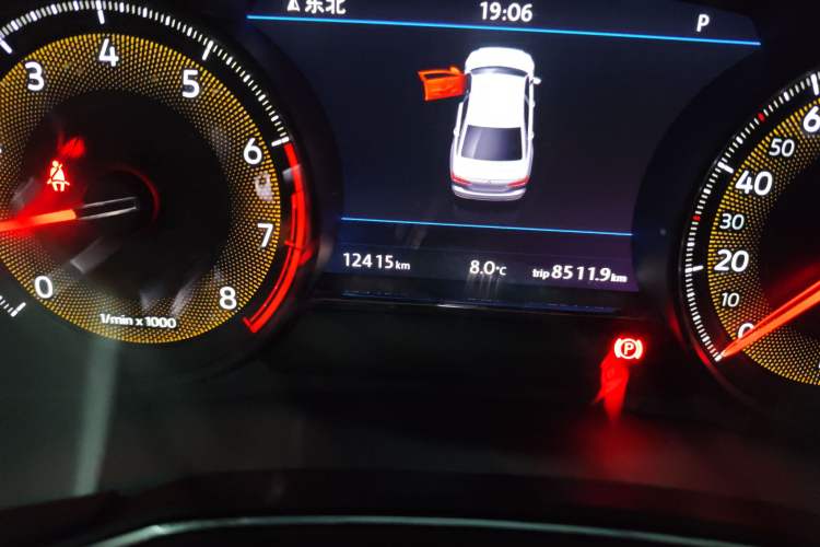 Used Volkswagen Phideon 2021 380TSI Luxury Edition Odometer Close Up