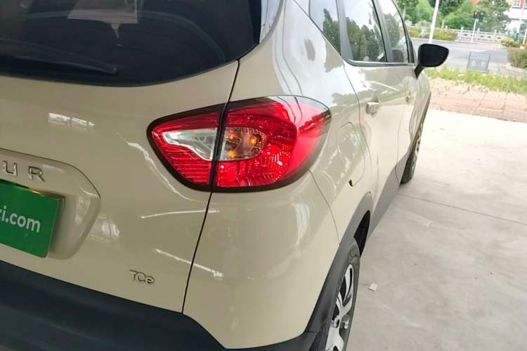 Used Renault Captur 2015 1.2T Automatic Standard Edition
