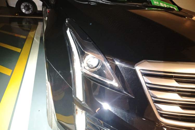 Used Cadillac XT5 2018 28E Four-Wheel Drive Tech Version