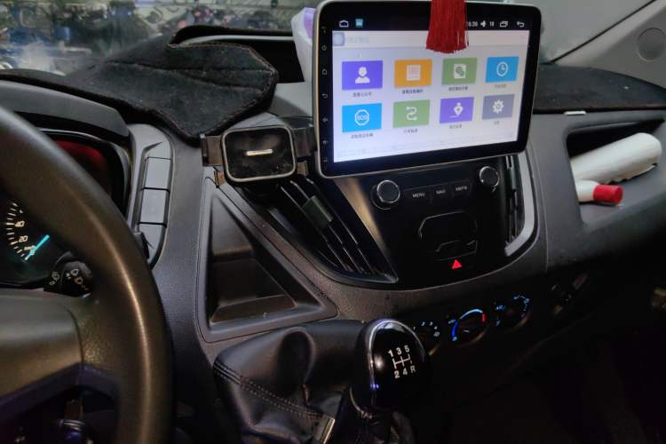 Used Ford Transit 2017 2.0T Diesel Multi-Purpose Commercial Vehicle Short Wheelbase Low Roof China V Standard
