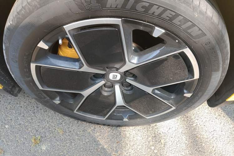Used Xiaomi Auto SU7 2024 Four-Wheel Drive Ultra-Long Range Advanced Intelligent Driving Max Edition Right Front Wheel Hub