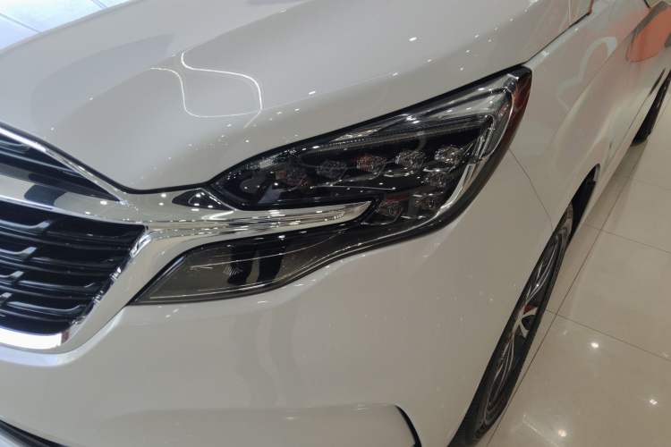 Used Buick GL8 2022 ES Landtrek 653T Comfort Edition