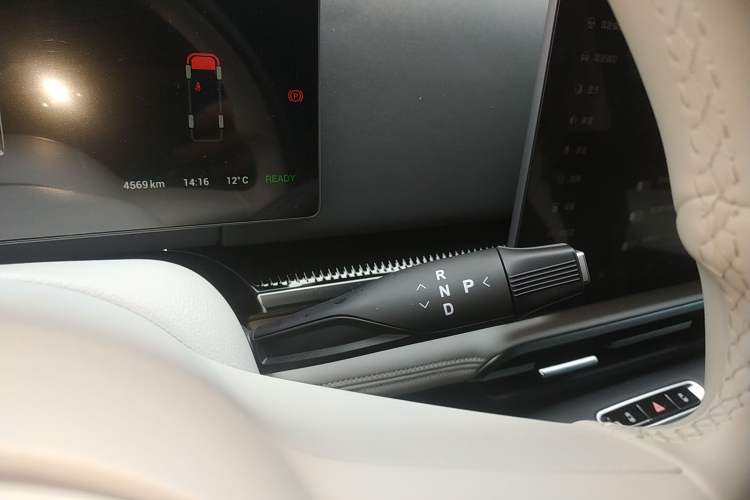 Used VOYAH Dream 2025 PHEV Four-Wheel Drive Prestige Kunpeng Edition
