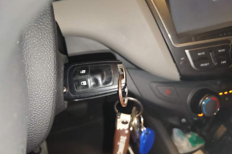 Used Chevrolet Sail 2015 Sail 3 1.5L AMT Happiness Sunroof Edition
