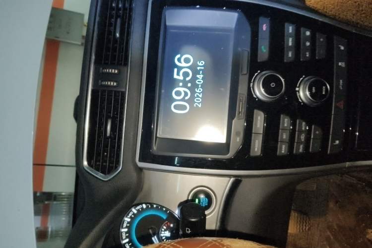 Used Haval H2 2017 Red-Label 1.5T Manual Two-Wheel Drive Luxury Model Audio And AC Panel