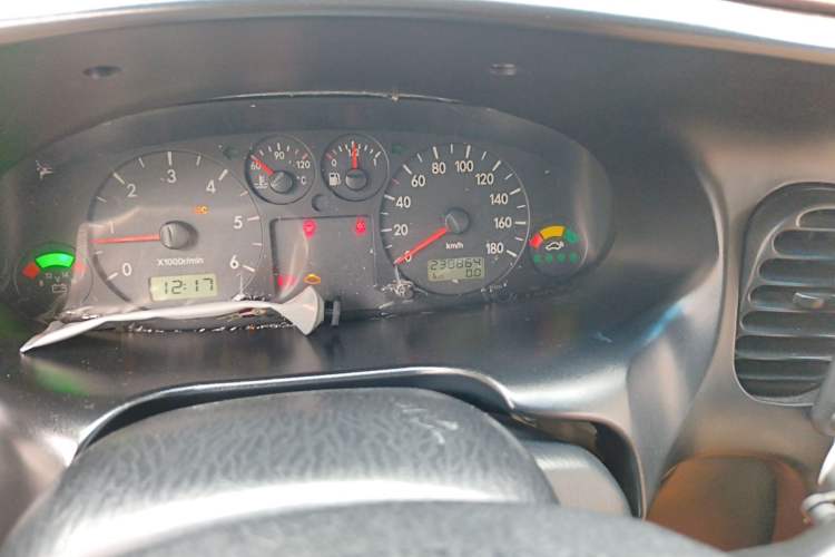 Used JAC Group Refine M5 2014 1.9T Diesel Manual Business Edition Odometer Close Up