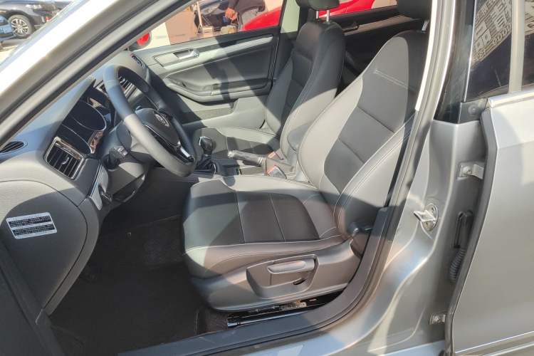 Used Volkswagen Sagitar 2016 230TSI 25th Anniversary Edition Left Front Seat