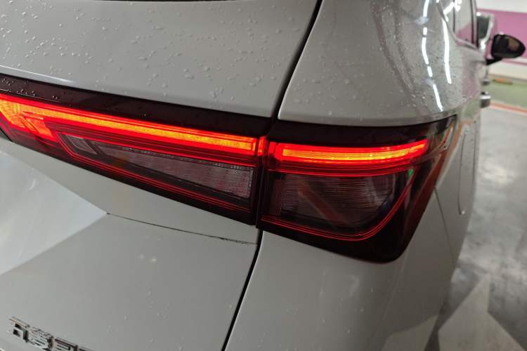 Used Wuling Asta 2022 2.0L DHT Electric Power Version Exterior 3