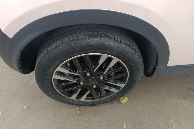 Used Chery QQ Little Ant 2022 Restyled Version Sweet Pink Edition Half-Sugar Version 28.8 kWh 30 kW 301 km Right Rear Wheel Hub