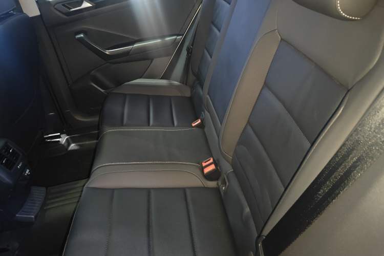 Used Volkswagen T-ROC 2022 280TSI DSG Two-Wheel Drive Comfort PLUS Left Rear Seat