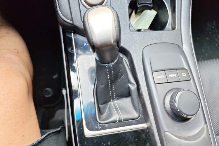 Used Lexus ES 2015 250 Elegant Edition Gear Lever