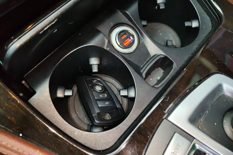 Used BMW 5 Series 2014 528Li Leading Model