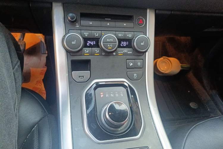 Used Land Rover Range Evoque 2018 240 PS SE Smart Brilliance Edition Gear Lever